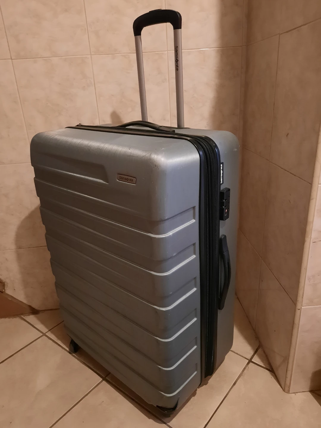 XL Samsonite Luggage READ DESCRIPTION