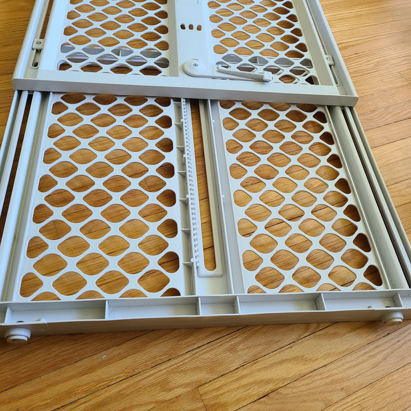 White Plastic pressure mounted Baby Gate - photo 4