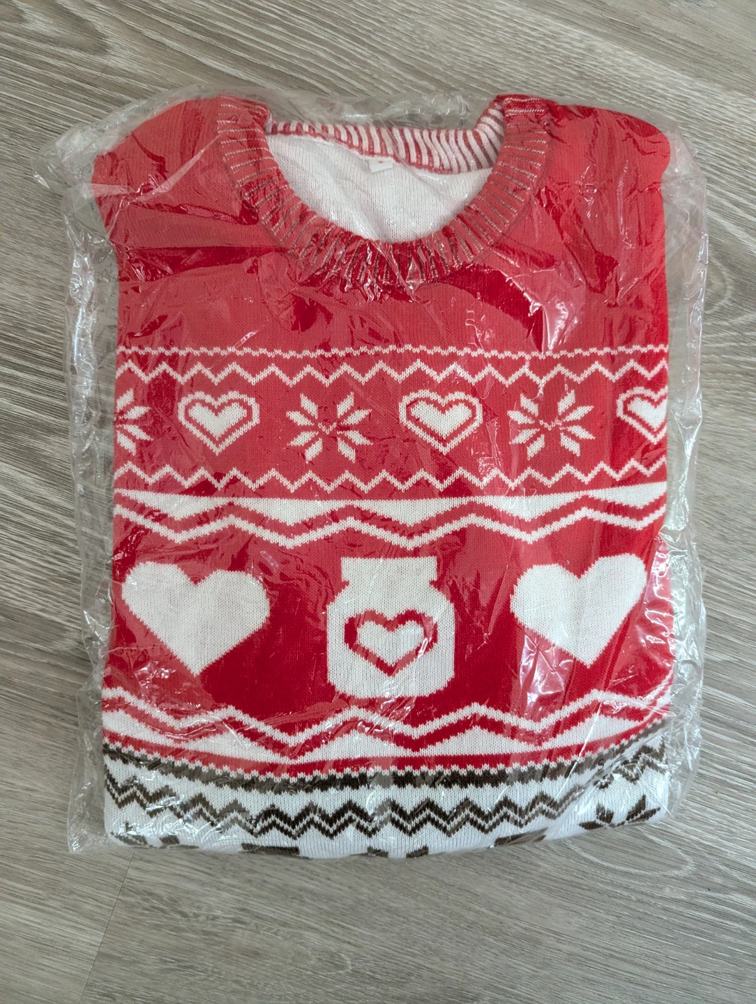 Red Christmas Sweater with Hearts and Jar Design ⚽