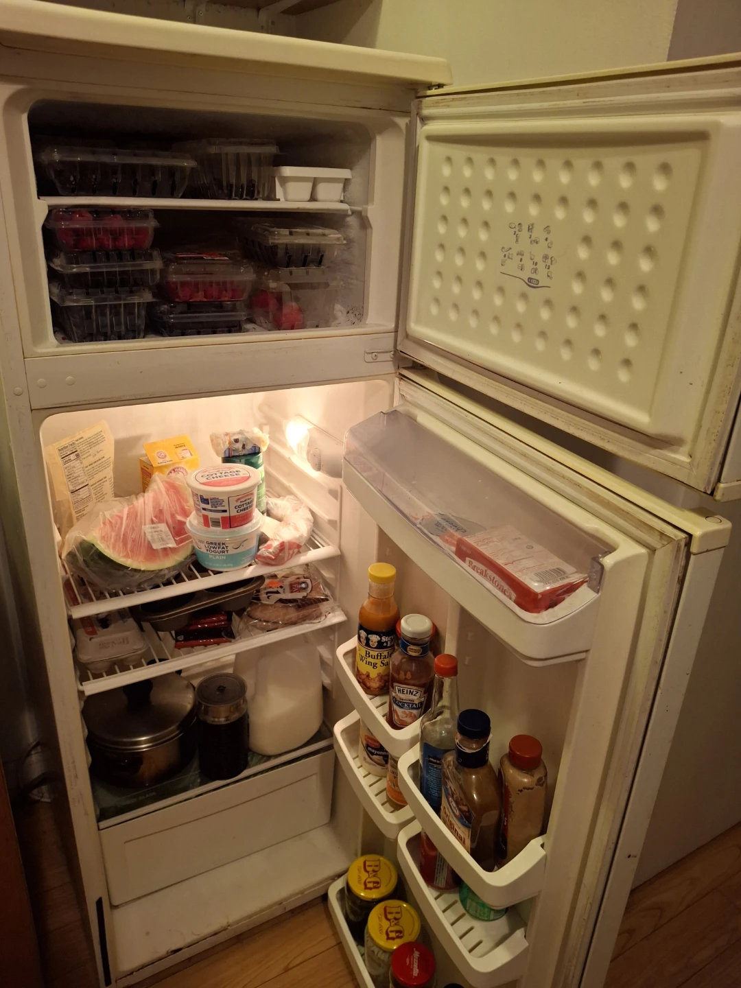 Avanti Top Freezer Refrigerator - photo 2