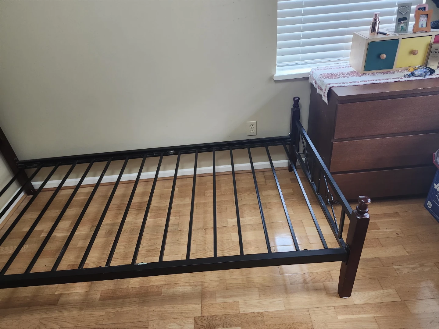 Single bed, box spring, mattress, and frame all-in-one - photo 2