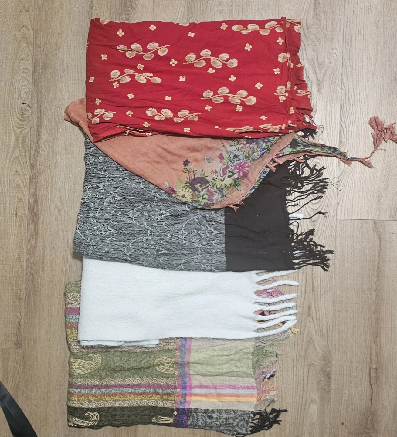 Bundle of 5 Scarves + Bonnet