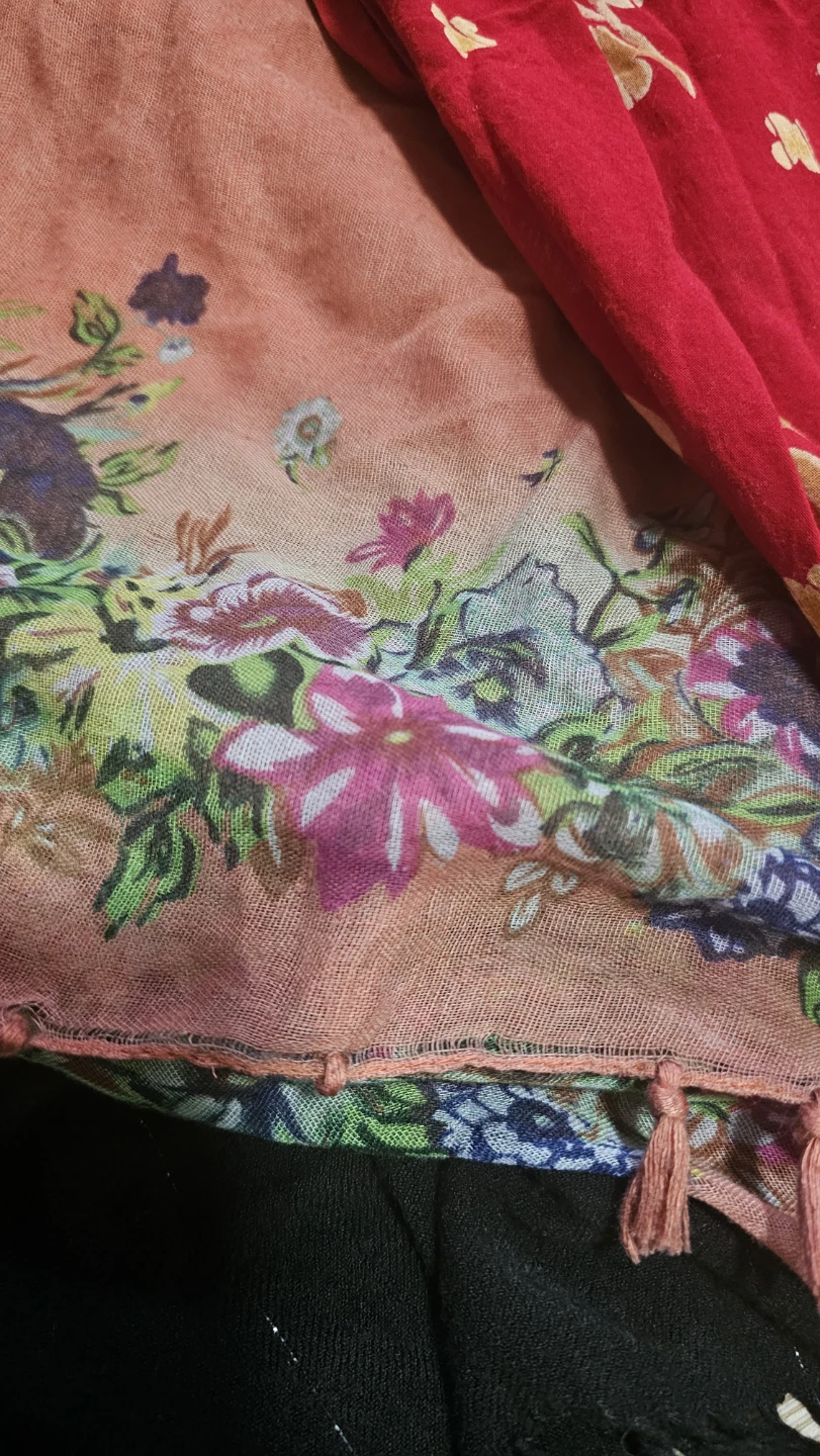 Bundle of 5 Scarves + Bonnet - photo 5