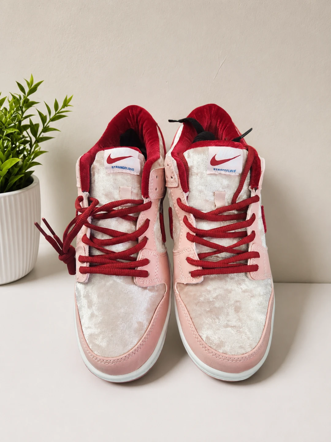 Nike SB Dunk Low "StrangeLove" Pink Velvet