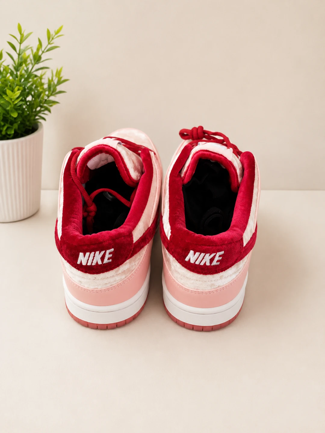 Nike SB Dunk Low "StrangeLove" Pink Velvet - photo 3