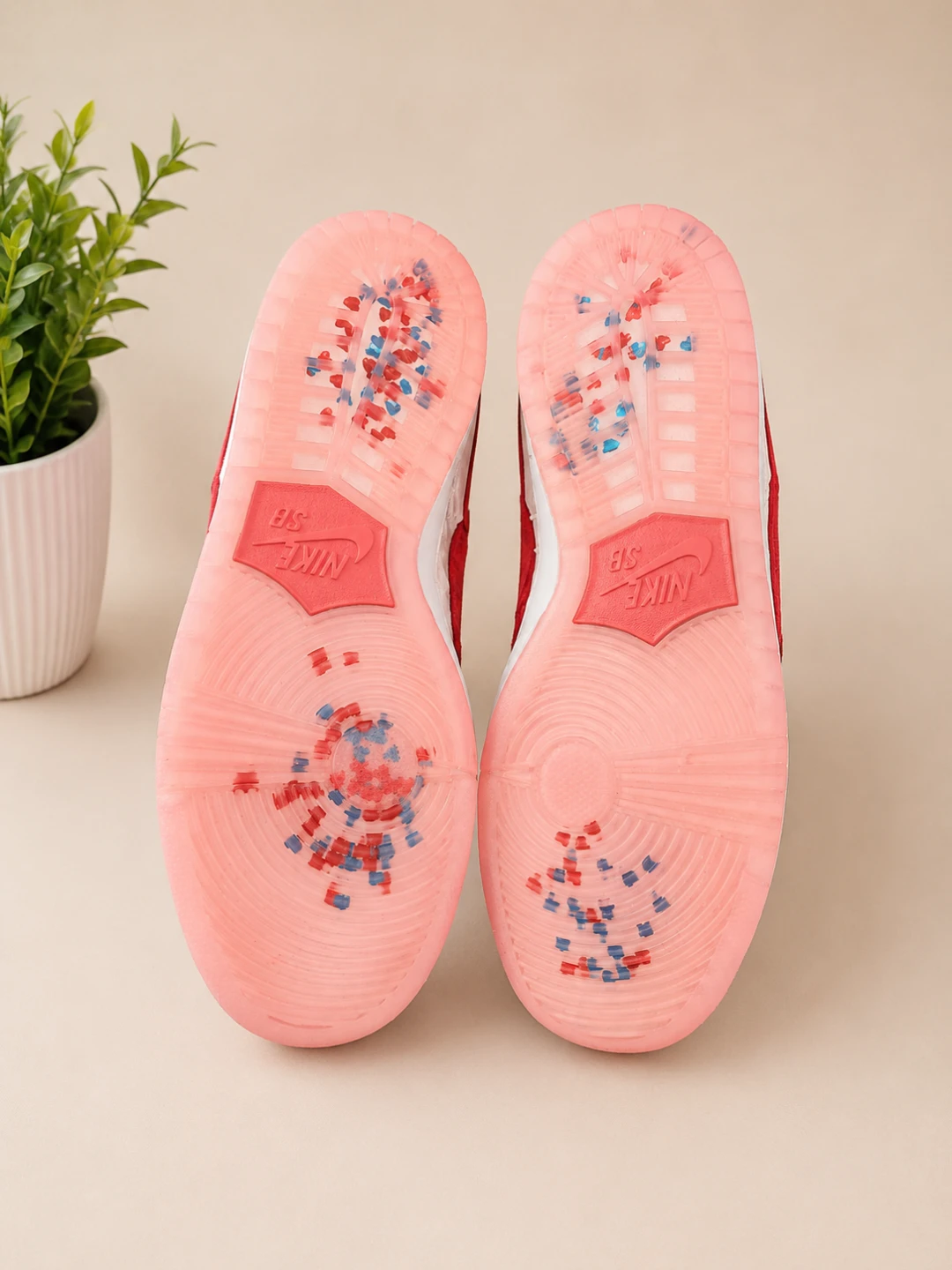 Nike SB Dunk Low "StrangeLove" Pink Velvet - photo 4