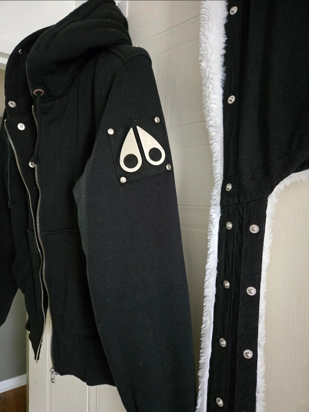 Moose Knuckles Unisex Black Hoodie with White Faux Fur - photo 2