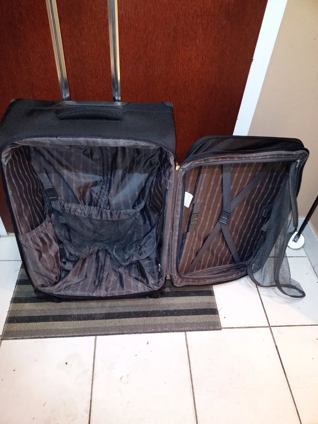 Luggage With Swivel Wheels - photo 2