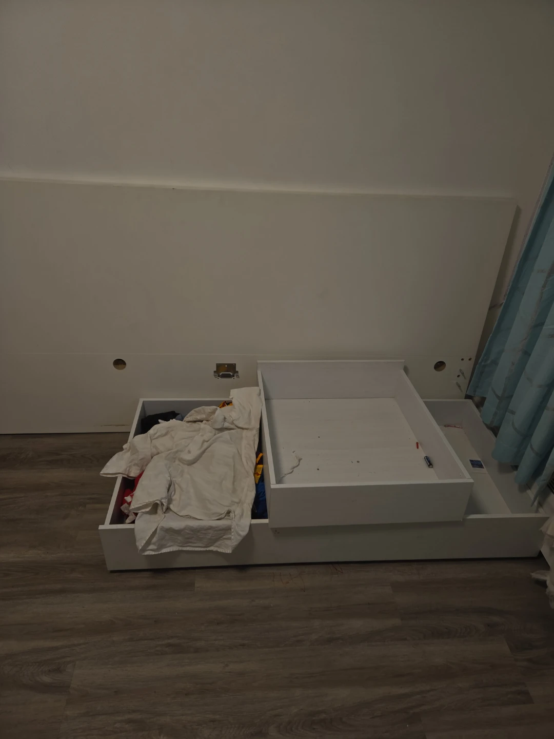 King size bed white frame - photo 4