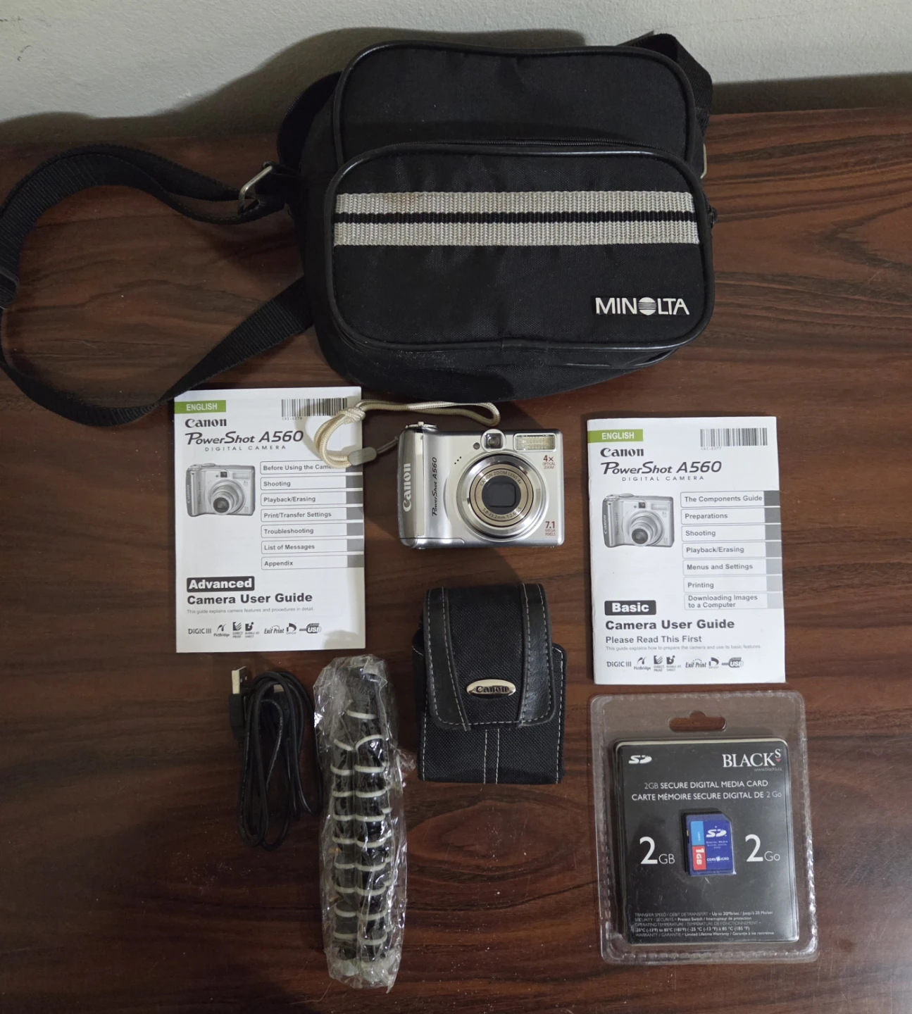 Canon PowerShot A560 Digital Camera Bundle with Bag and SD Card