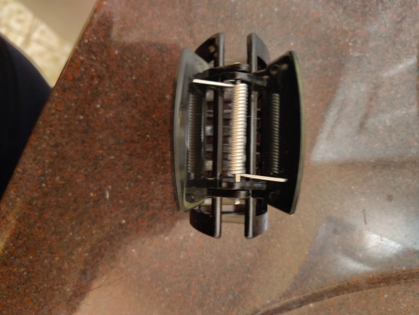Black claw hair clip - photo 2