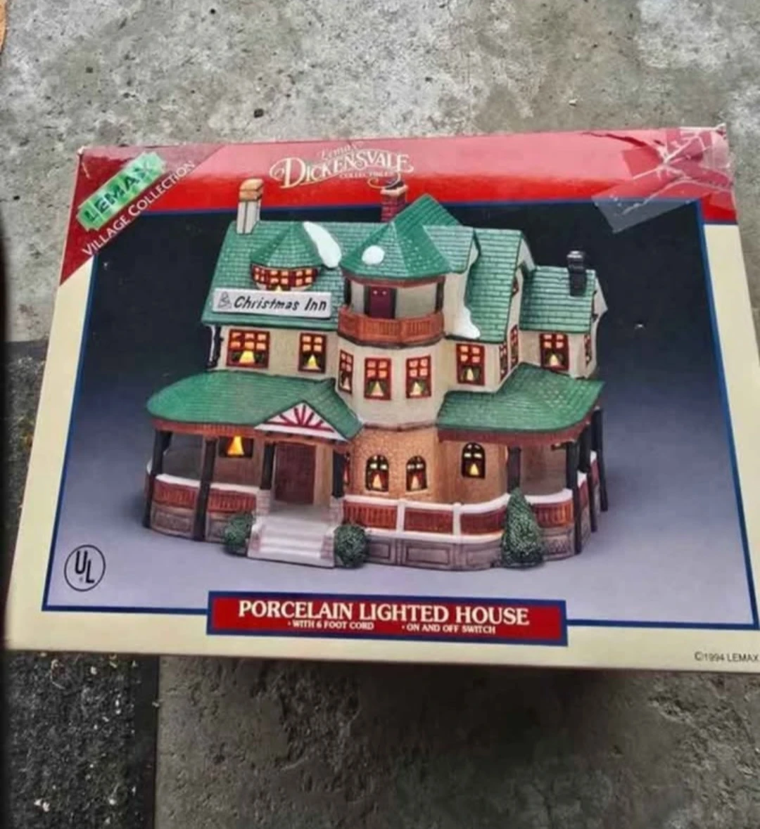 Lemax Dickensvale Porcelain Lighted Houses & Village Accessories - photo 2