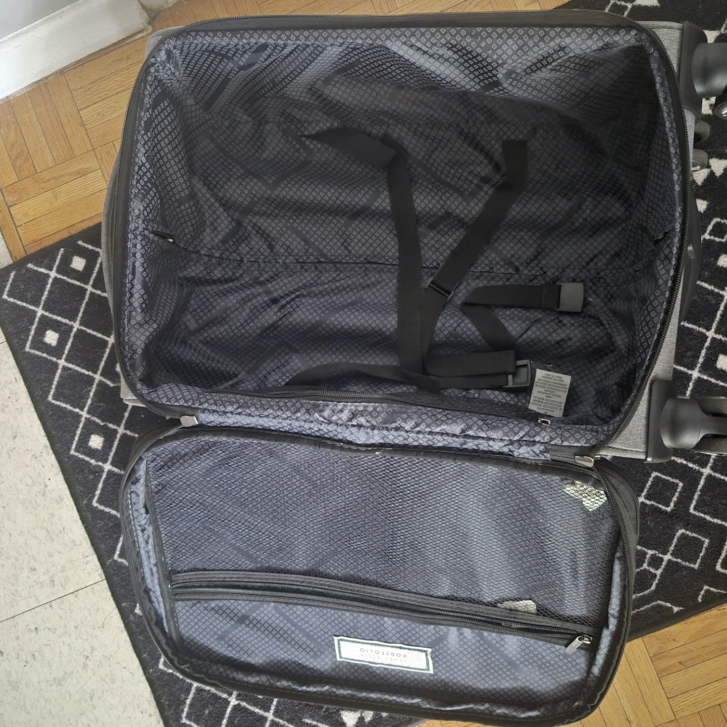 Perry Ellis Carry-On Luggage (Expandable) – Like New - photo 4