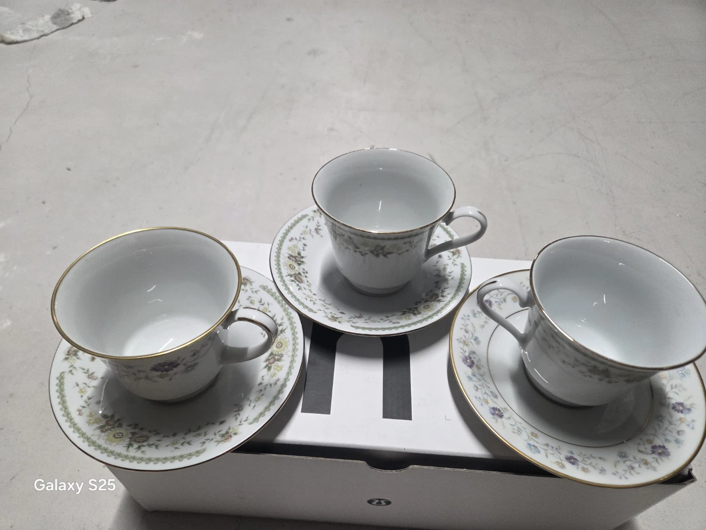 Set of 3 Teacups and Saucers - photo 2