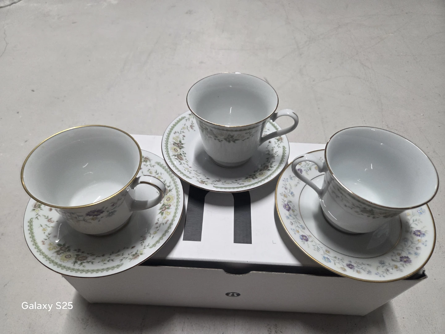 Set of 3 Teacups and Saucers - photo 3