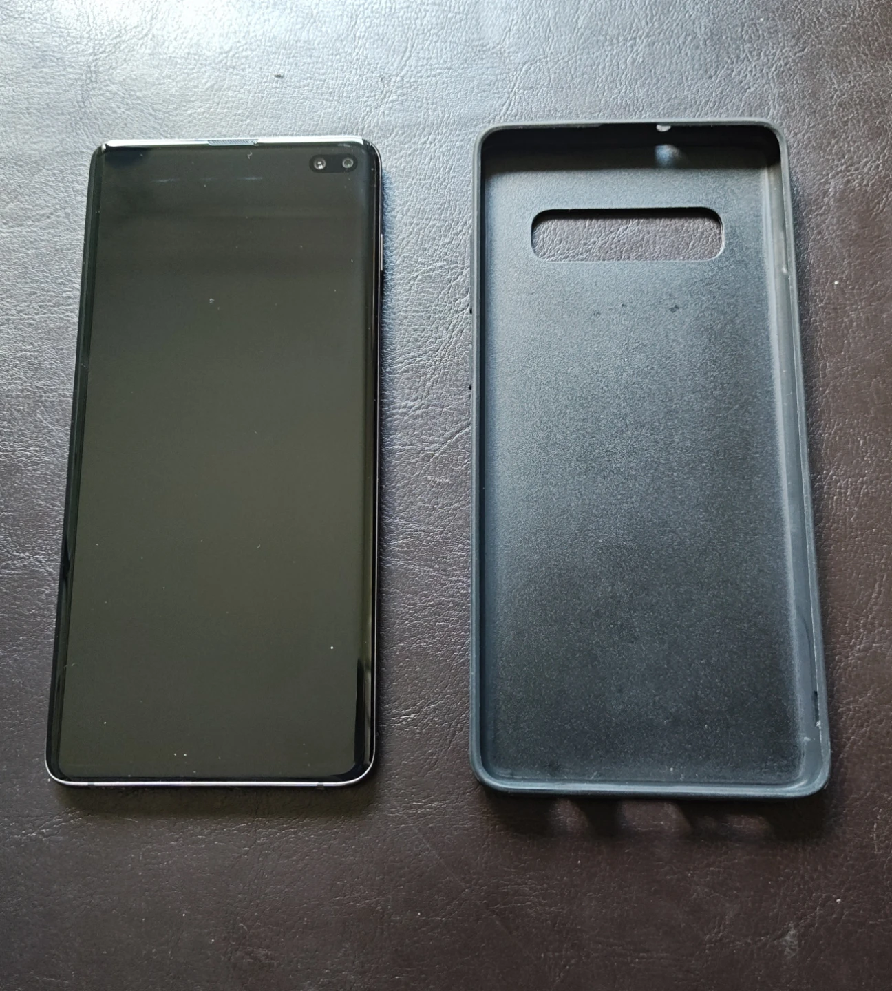 Samsung Galaxy S10+ with Protective Case. Almost Mint Condition
