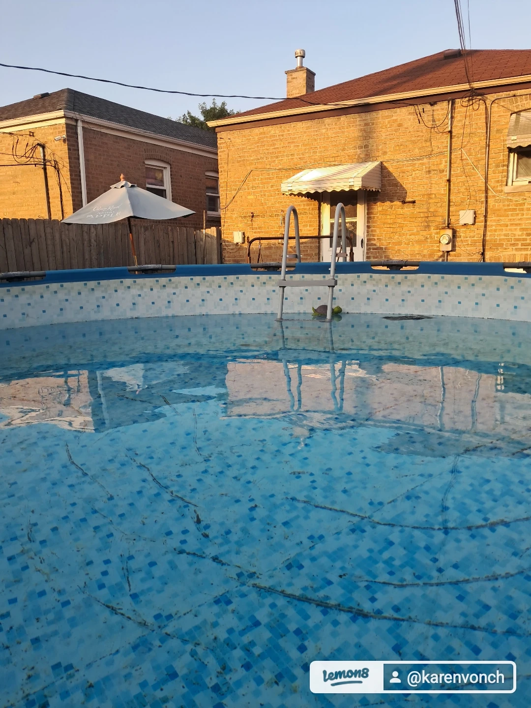 Above Ground Swimming Pool with pump and  Ladder