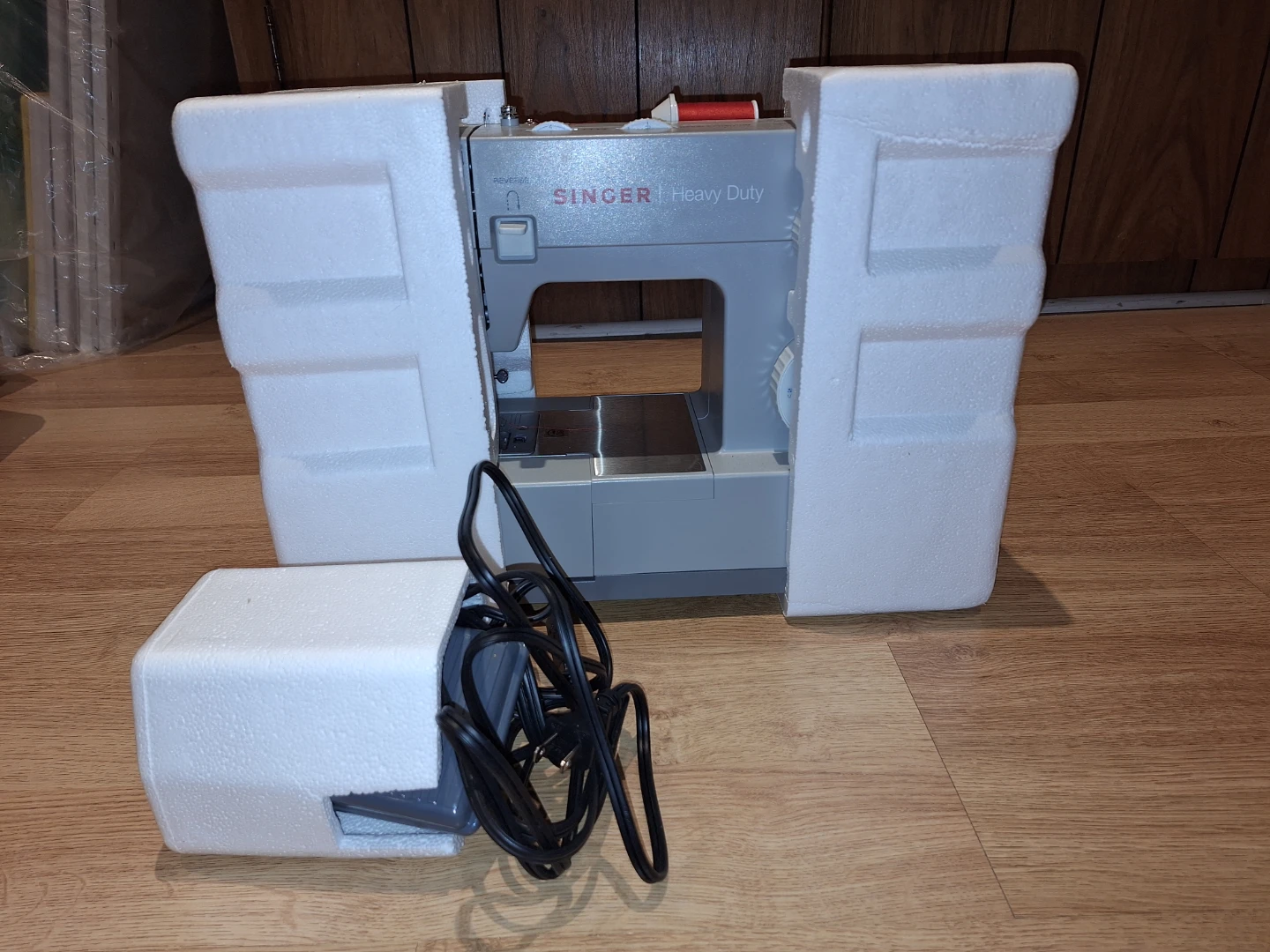Singer 4423 Heavy Duty Sewing Machine - photo 2