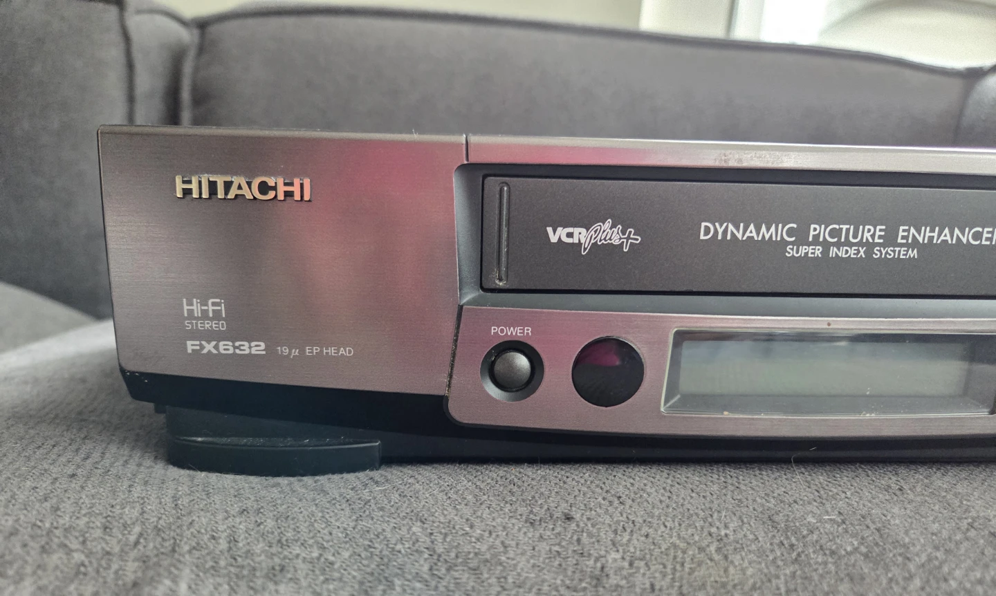 Hitachi VCR (Video Cassette Recorder) - photo 2