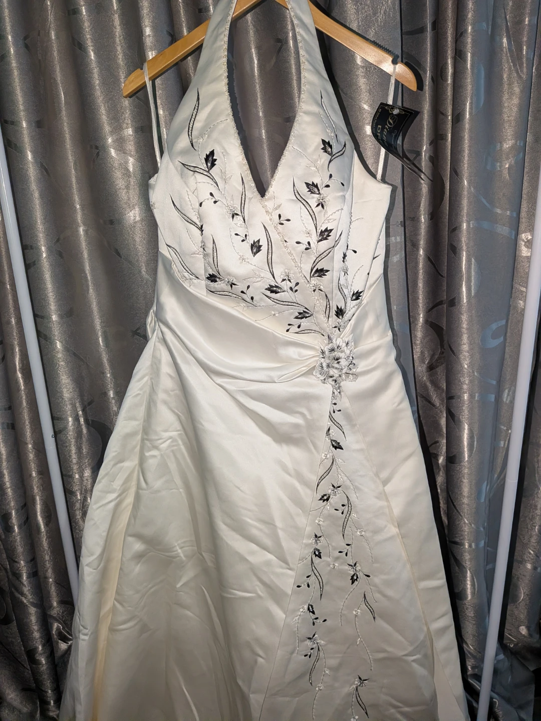 White Halter Neck Wedding Dress with Black Floral Embroidery - photo 2