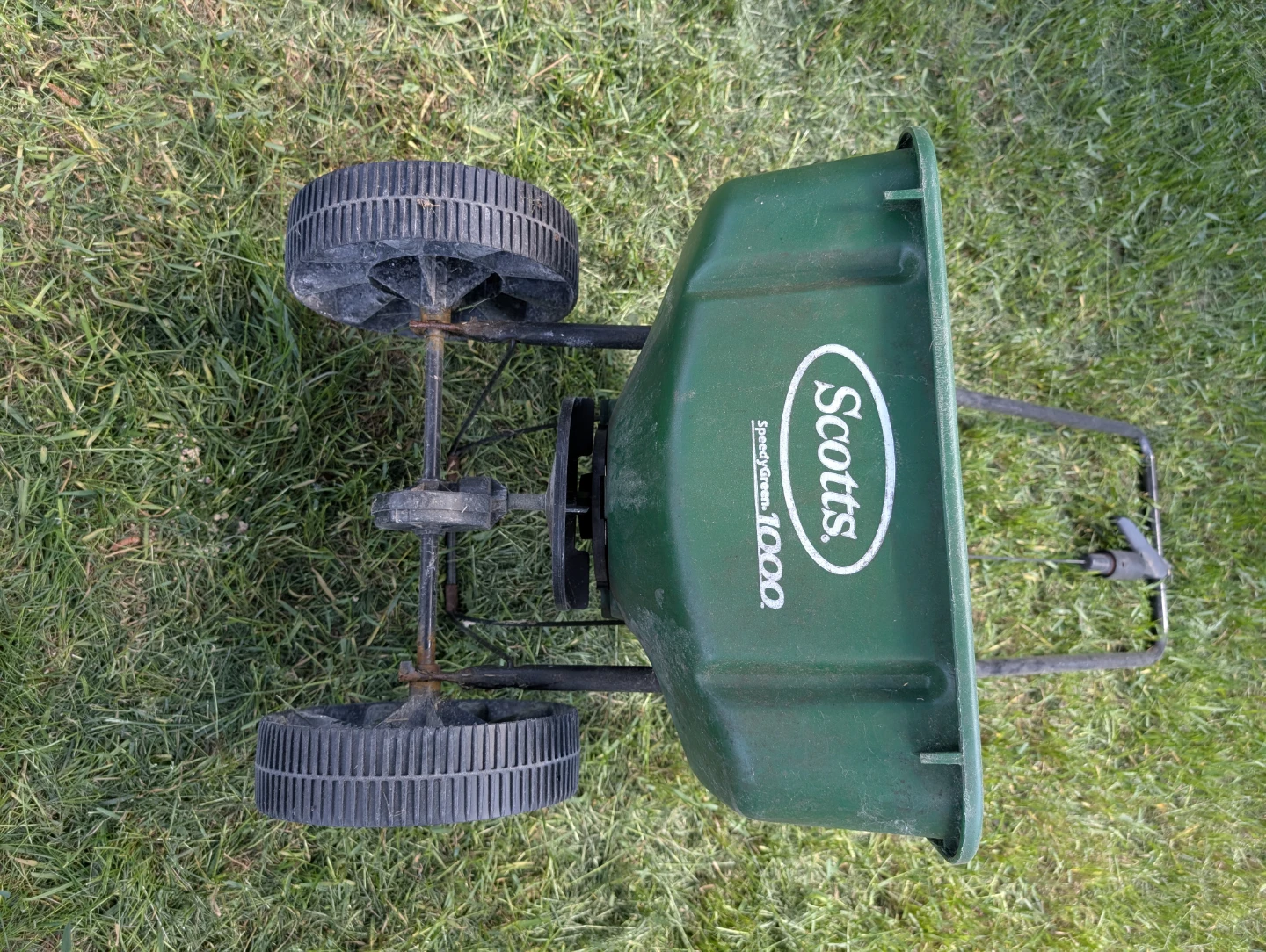Scotts Speedy Green 1000 Broadcast Spreader - photo 2