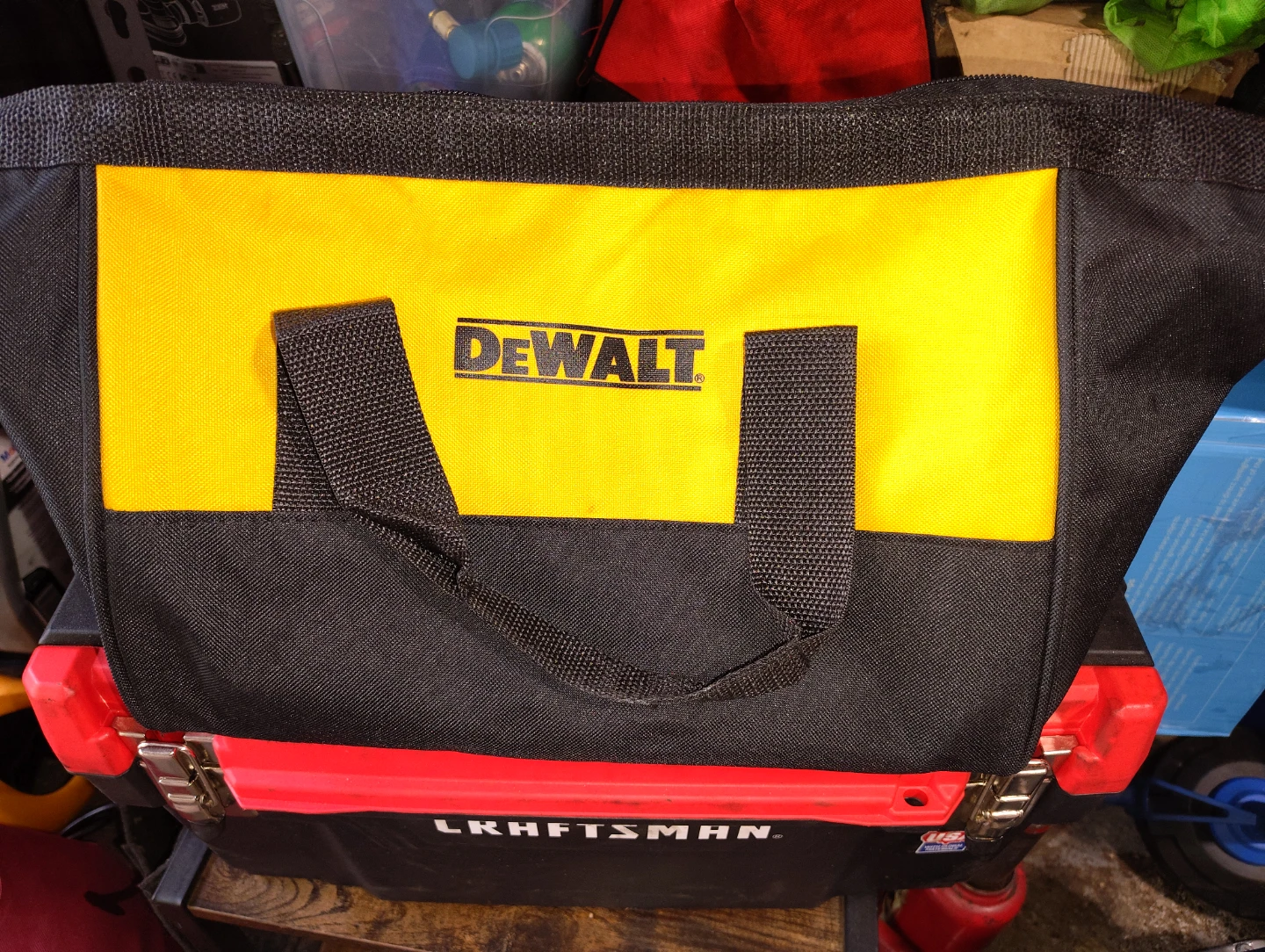 DeWalt 20V Lithium Ion Battery and Charger Kit