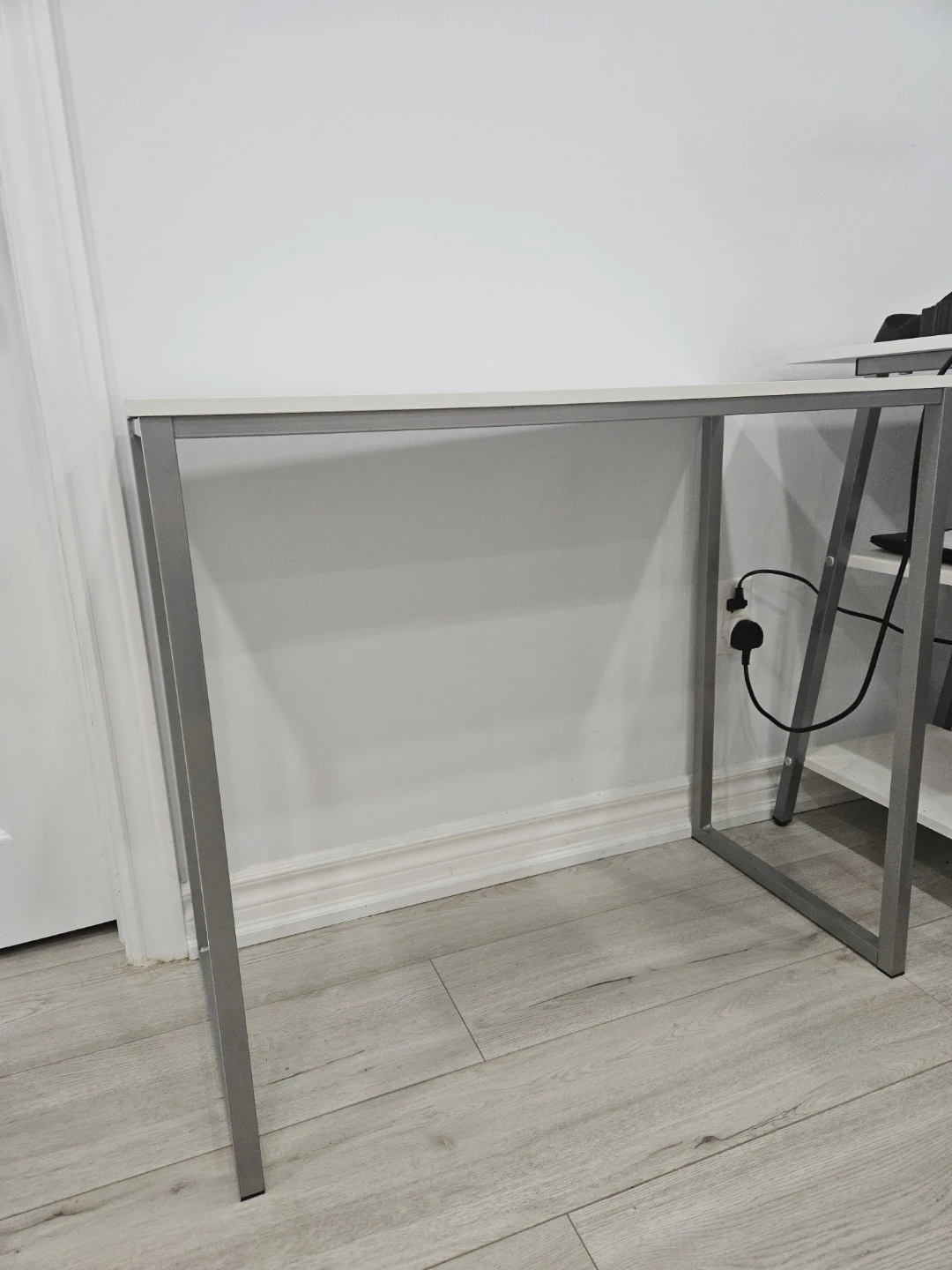 White Desk (no screws)