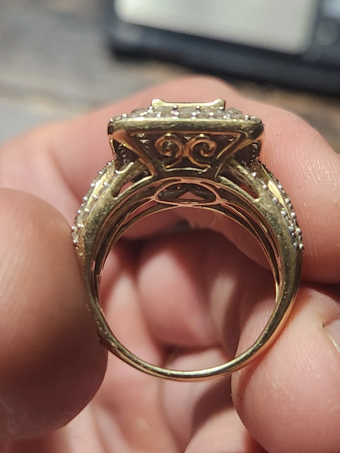 10K Gold Diamond Statement Ring - photo 3