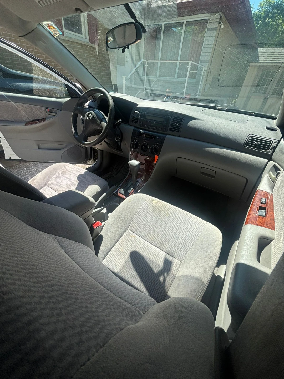 White Toyota Corolla 2005 - photo 3