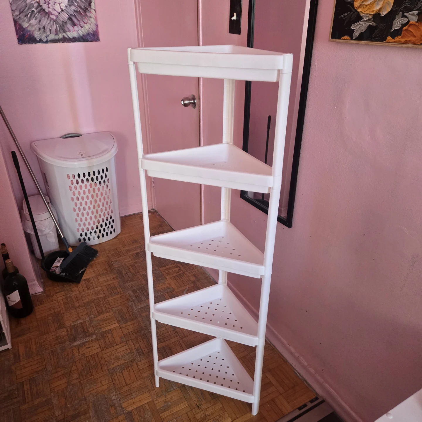 Corner shelf
