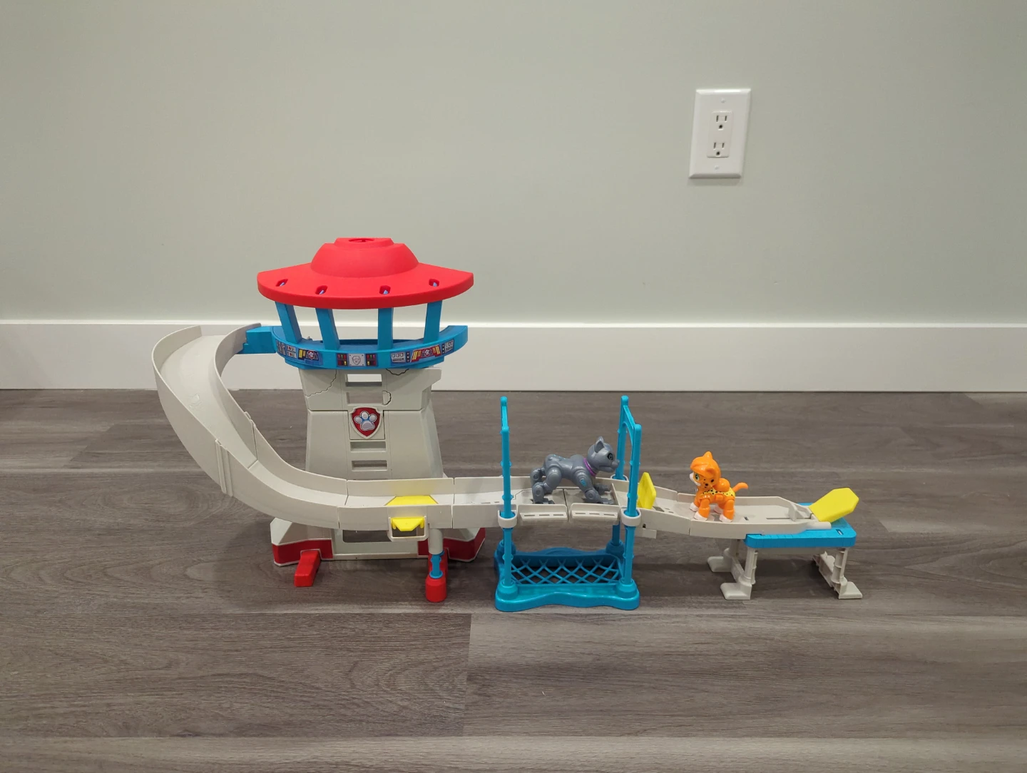 PAW Patrol Tower Track Set with Figures