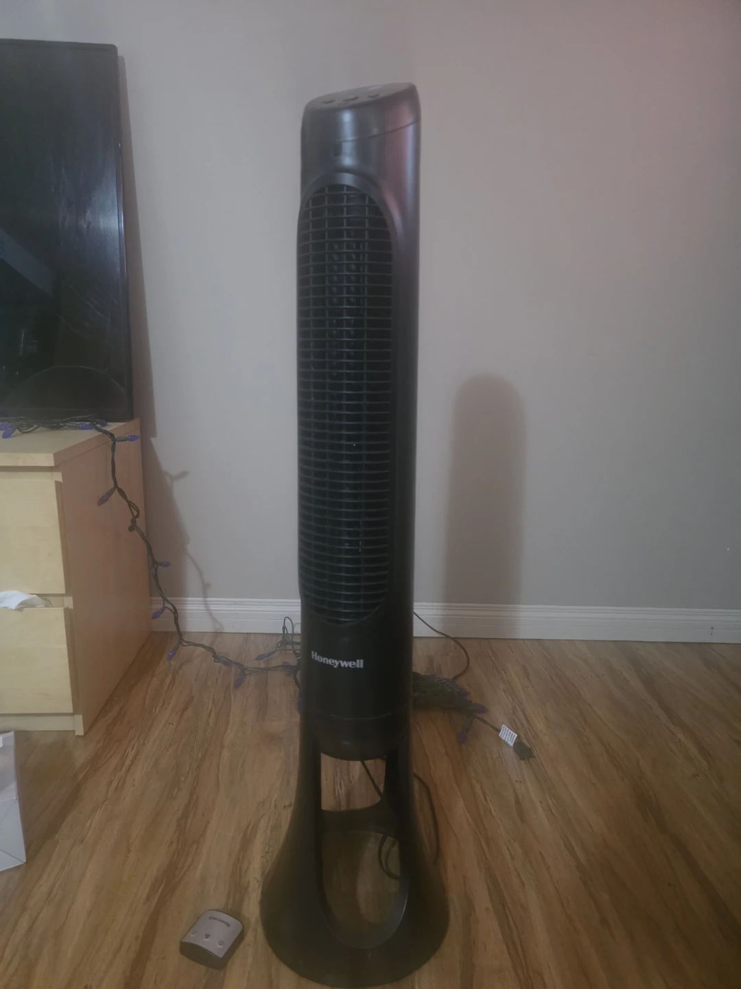 Honeywell Tower Fan with Remote - photo 2
