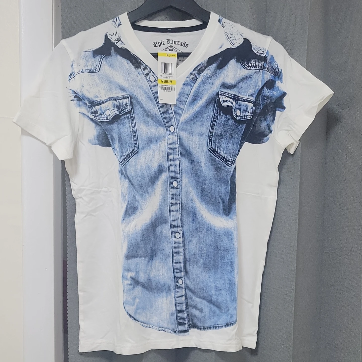 Epic Threads White T-Shirt with Denim Print - Medium