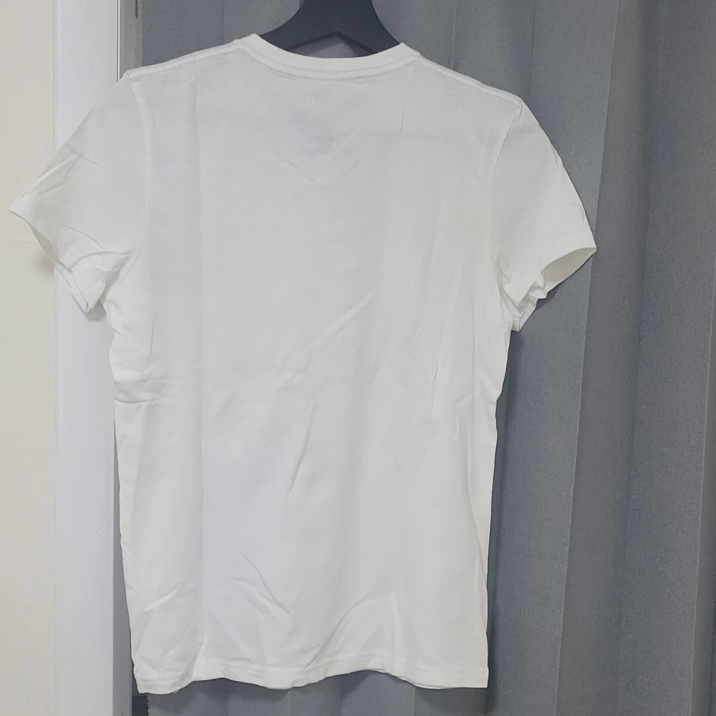 Epic Threads White T-Shirt with Denim Print - Medium - photo 4