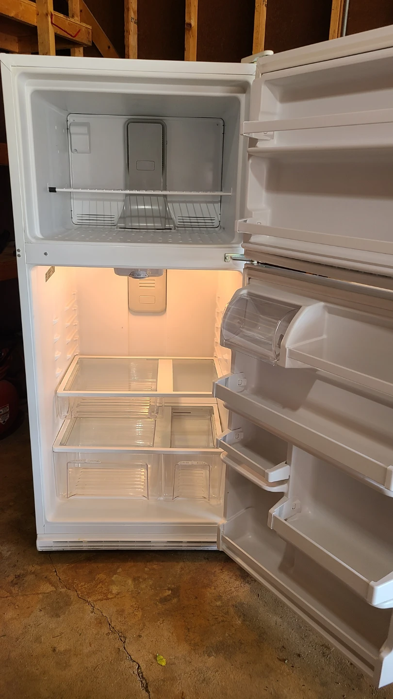 Whirlpool Refrigerator - photo 3
