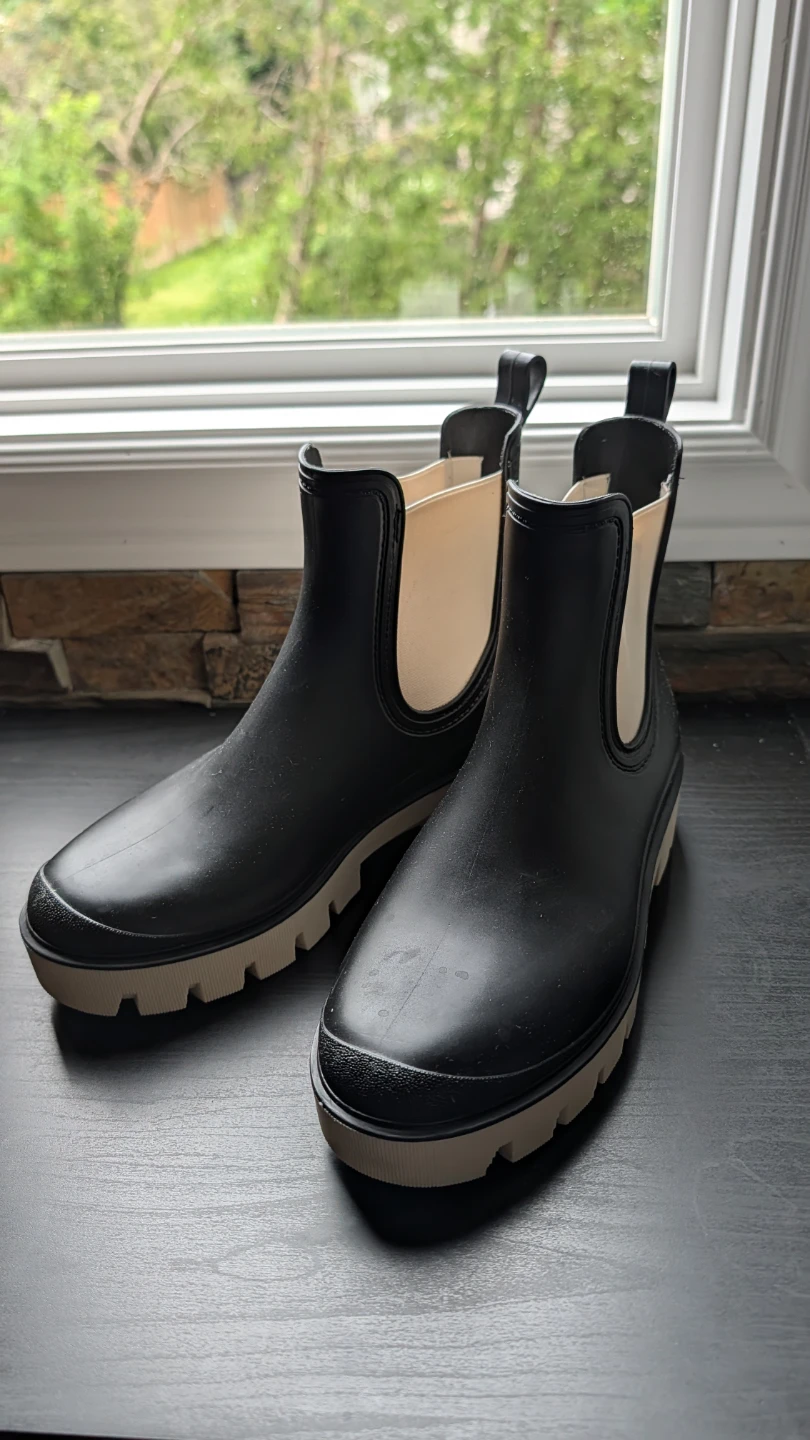 BRAND NEW Black Wellie Boots - Size US 7