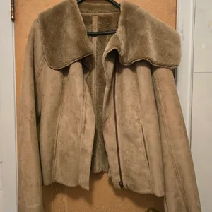 Tan Suede-like Jacket with Fur Collar