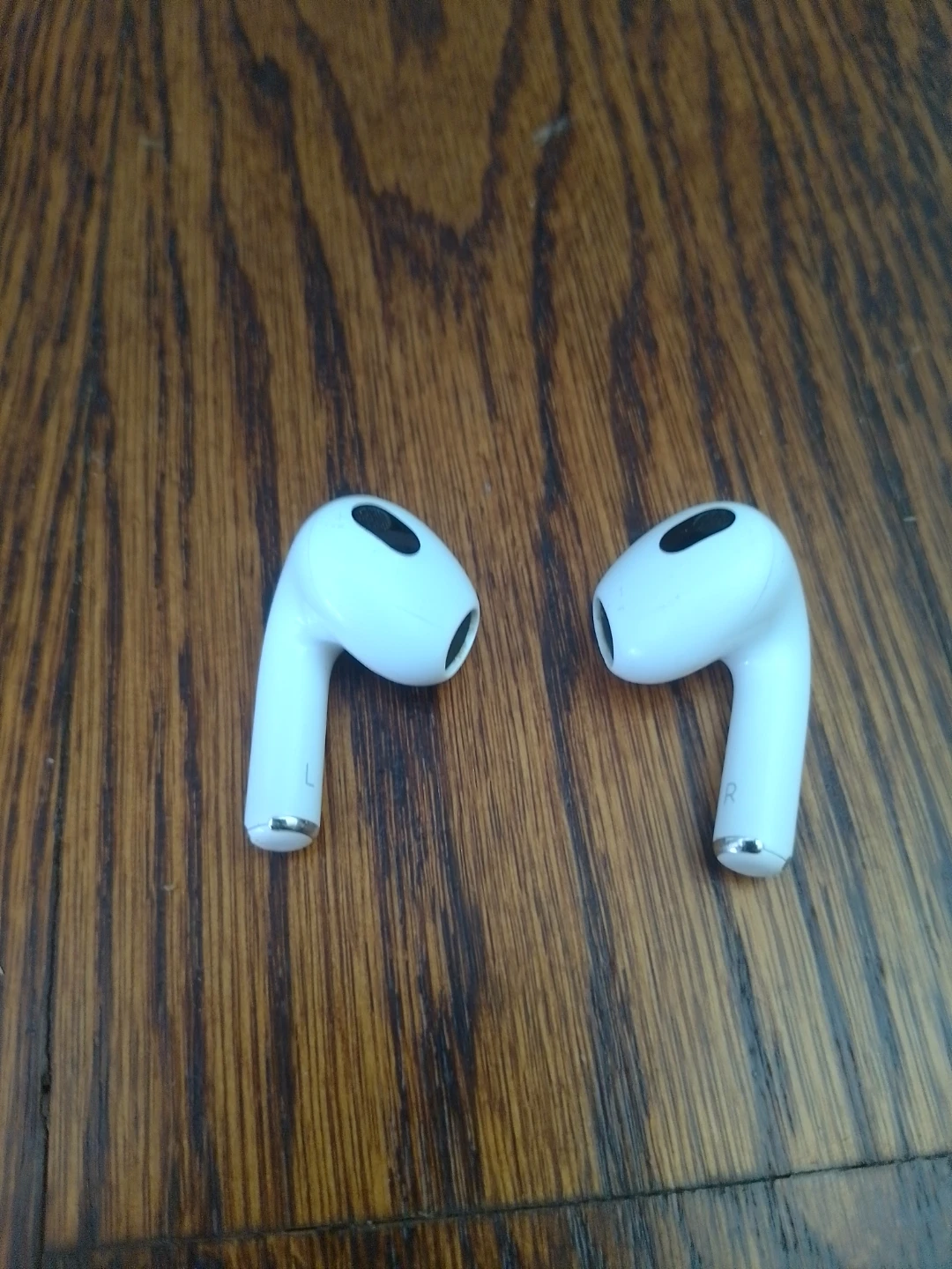 Apple AirPods Pro (2nd Gen) Charging Case & Earbuds - photo 4