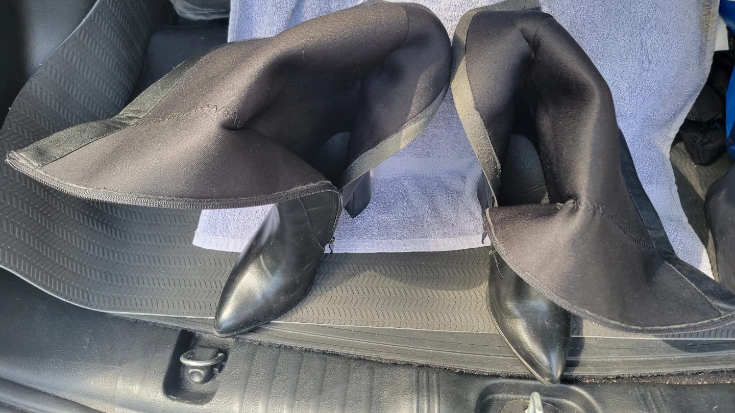 Black Pointed Toe Knee-High Boots - photo 2