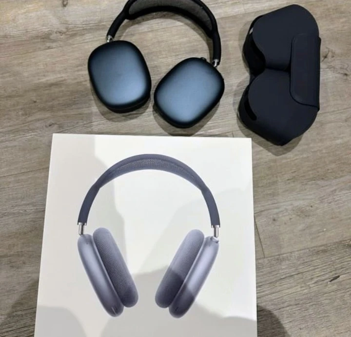 Max with Smart Case (Space Gray)