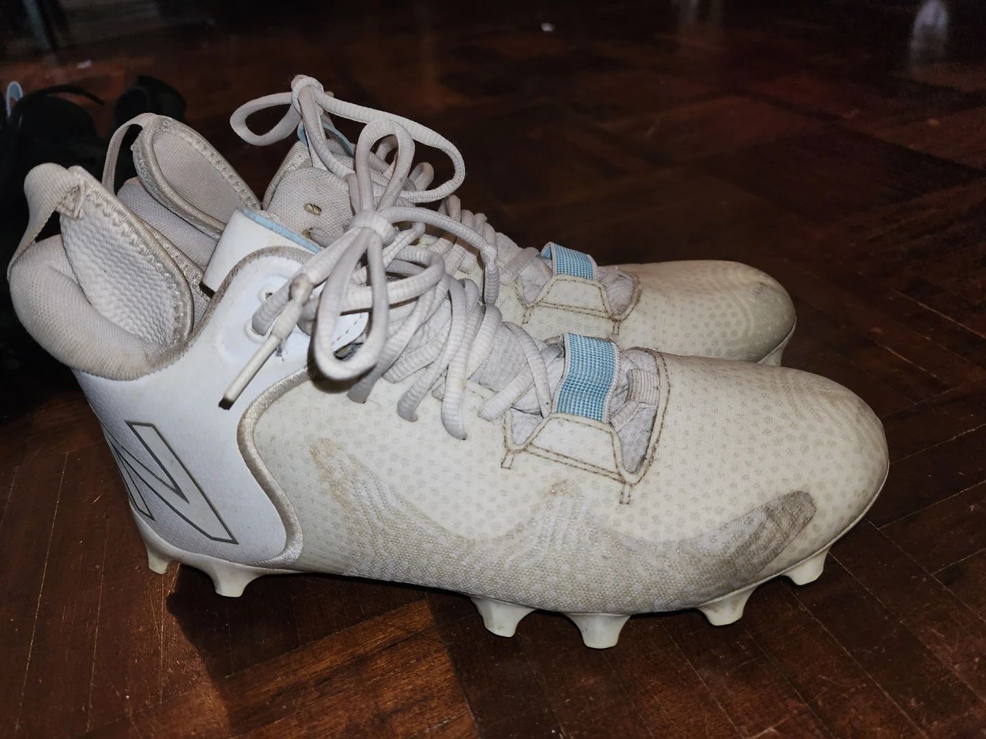 White New Balance Lacrosse Cleats Mens Size 7.5. *EUC* ⚽