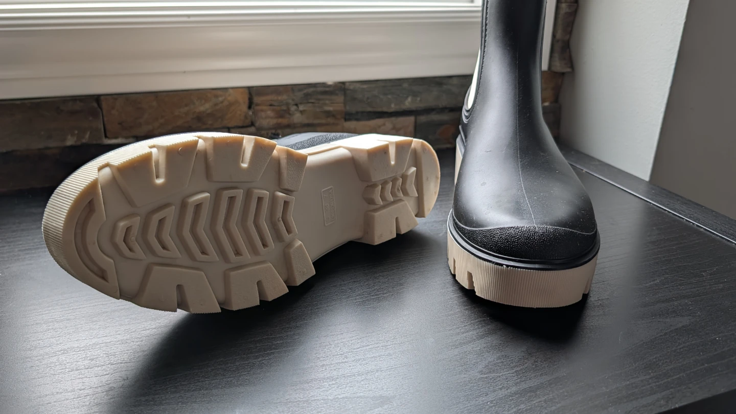 BRAND NEW Black Wellie Boots - Size US 7 - photo 2