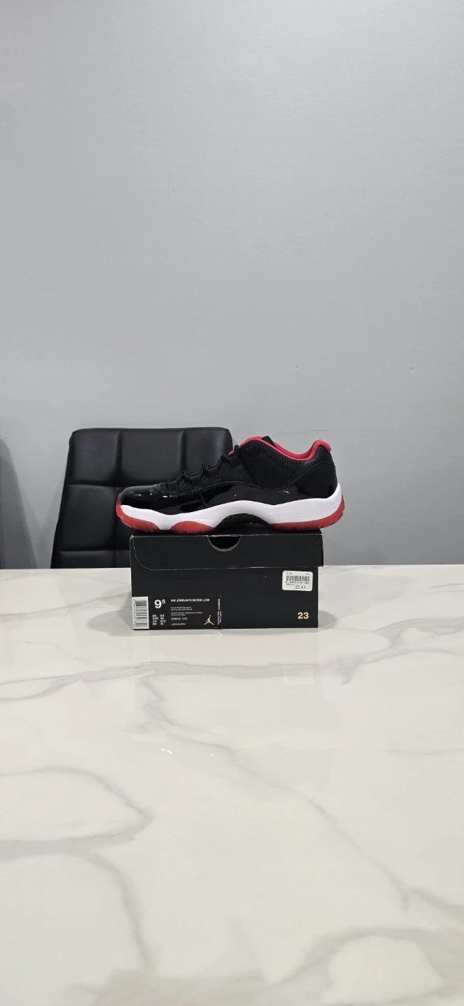 Air Jordan 11 Bred Low size 9.5 - photo 3