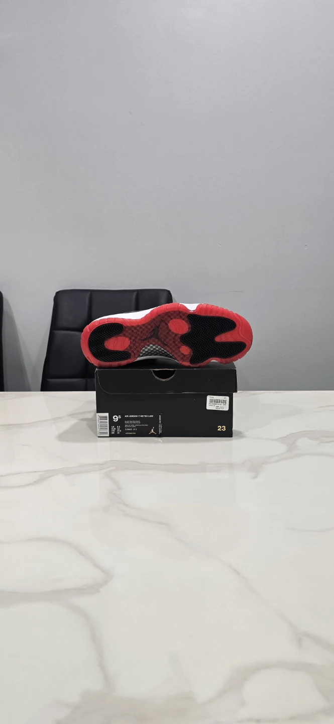 Air Jordan 11 Bred Low size 9.5 - photo 5