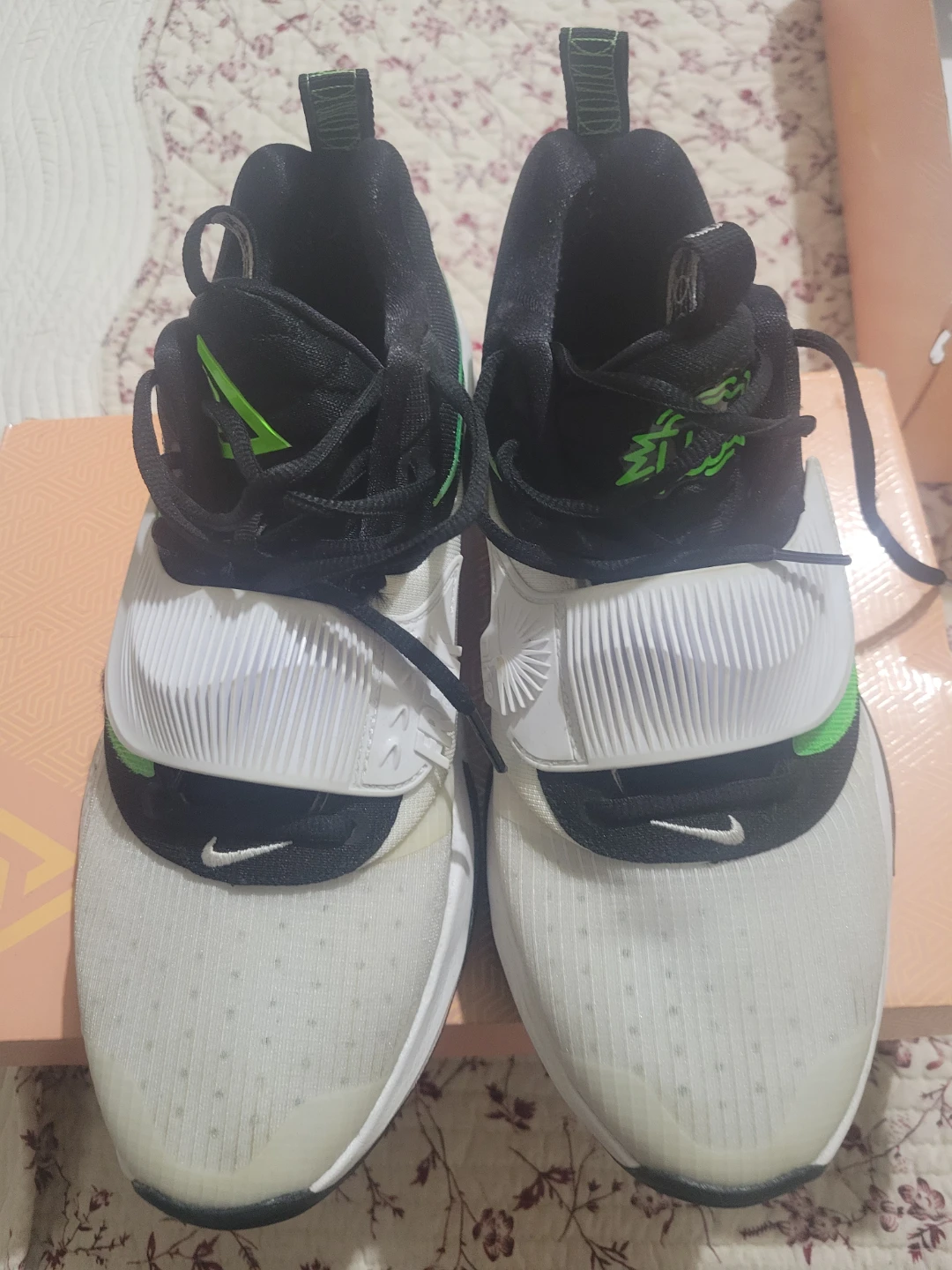 Nike Basketball Shoes size  10 1/2