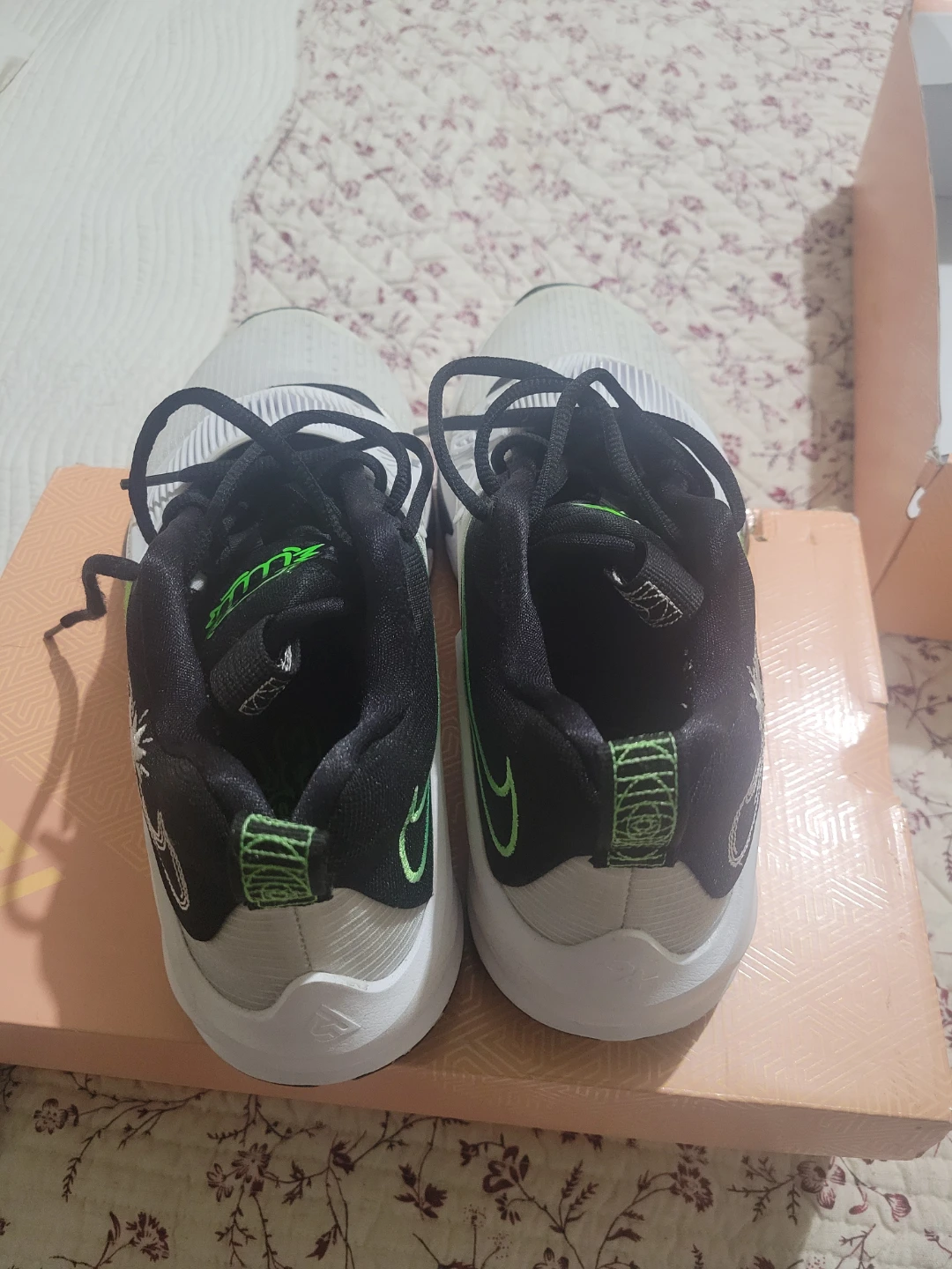 Nike Basketball Shoes size  10 1/2 - photo 2