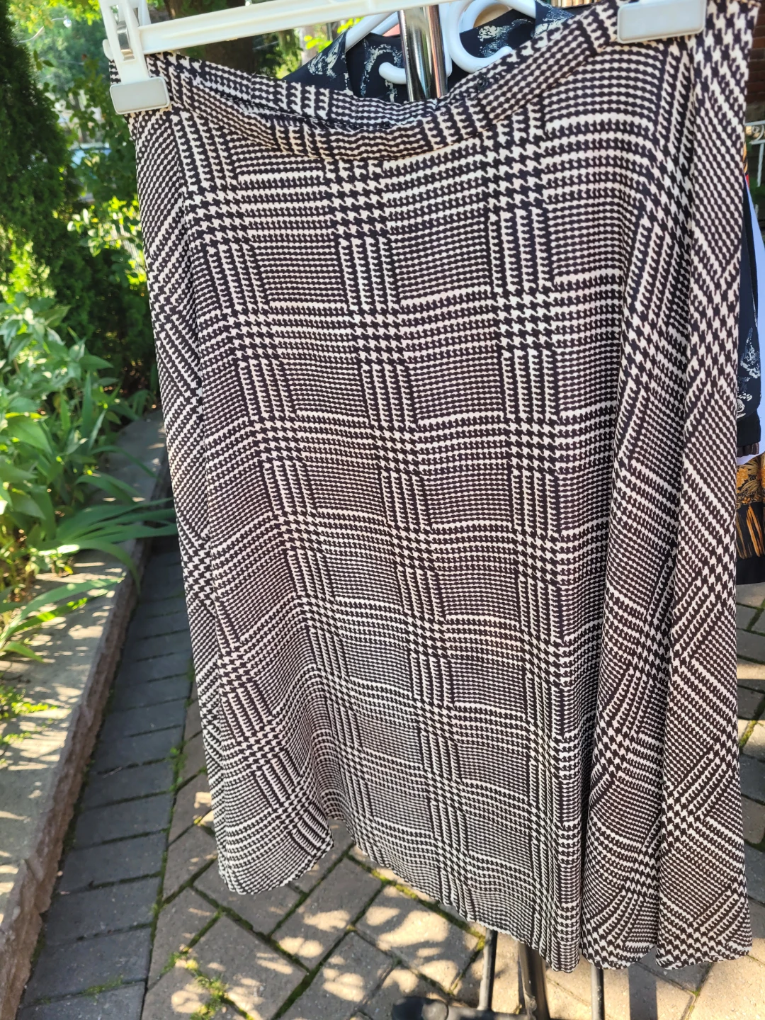 Ladies top and skirt sets, size medium, barely used - photo 4