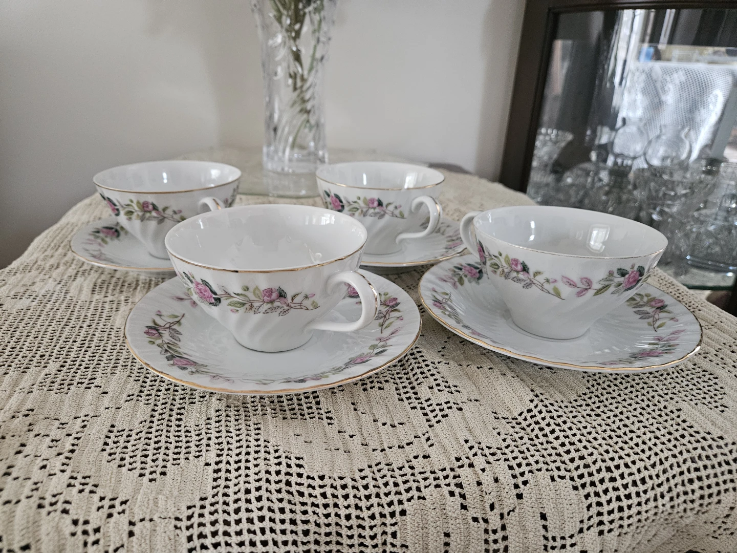 Set of 4 Teacups and Saucers - photo 4