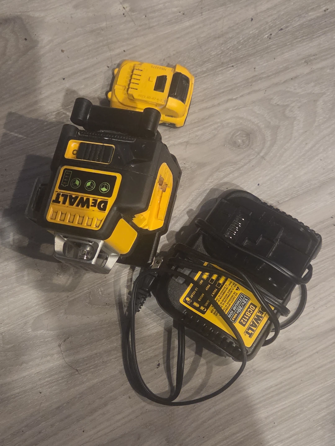 DEWALT DCB112 12V/20V MAX Lithium Ion Battery Charger