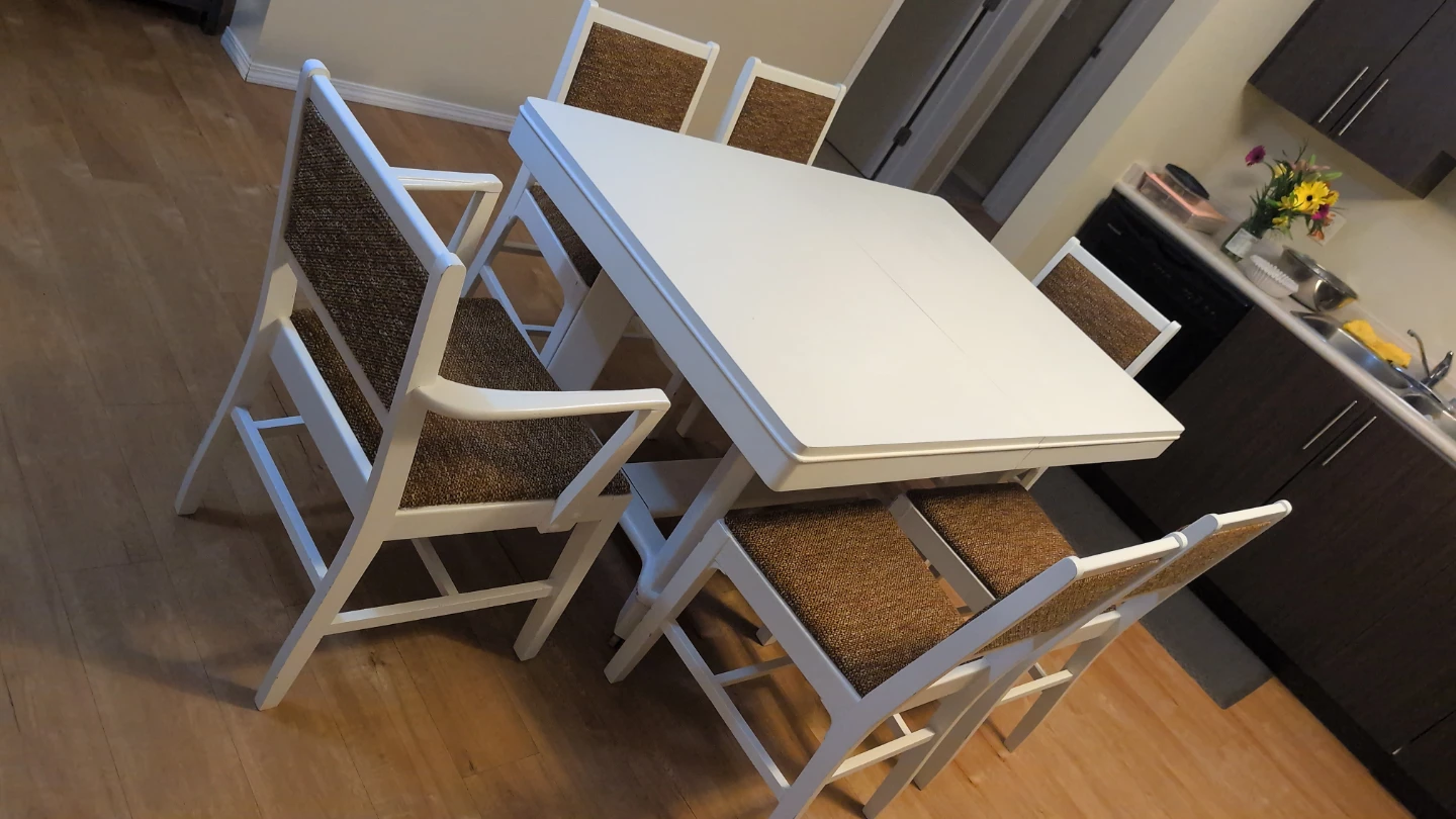 White Extendable Dining Table with 6 Chairs